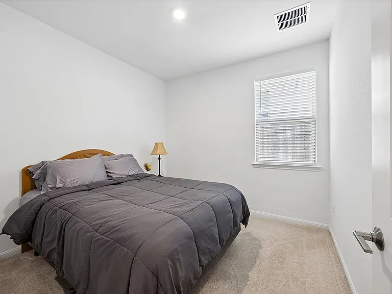 685 Papaya Dr — Photo 7