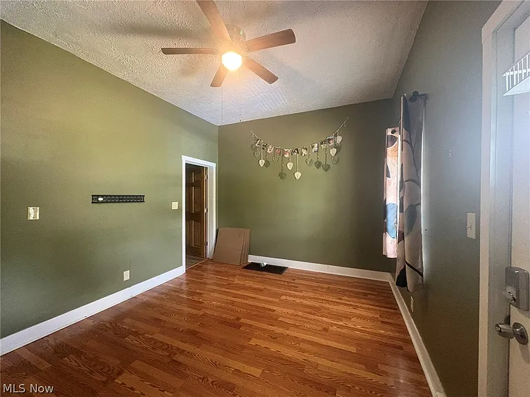 821 Goddard Ave — Photo 2