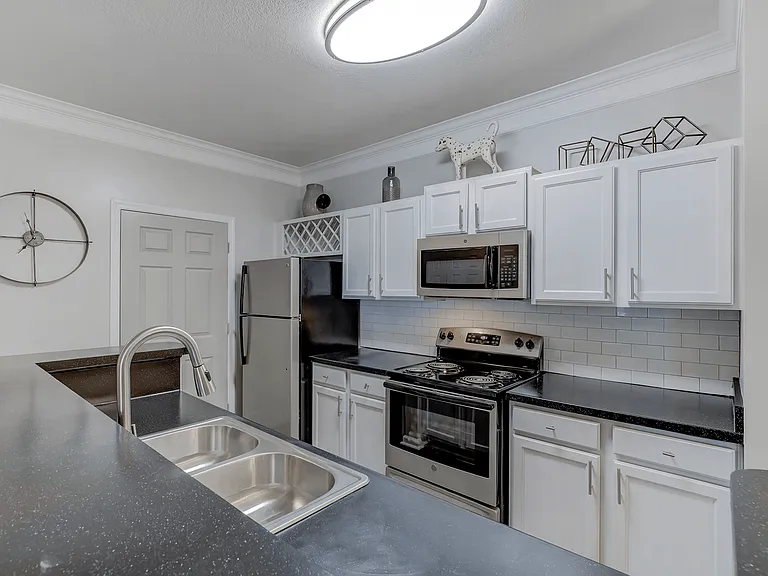 Lakeside at Town Center Apartments — Photo 45