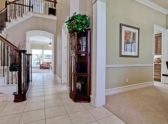 5th image of 3406 White Oak Dr