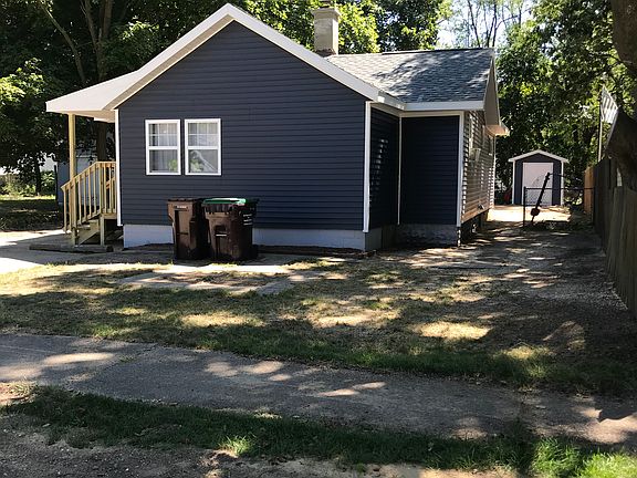 3rd image of 1865 E Isabella Ave
