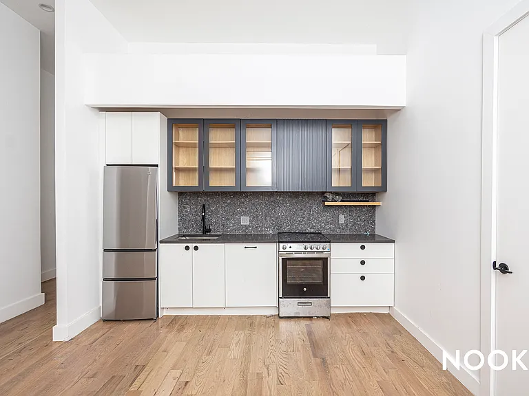 230 N 7th St #110 — Photo 6
