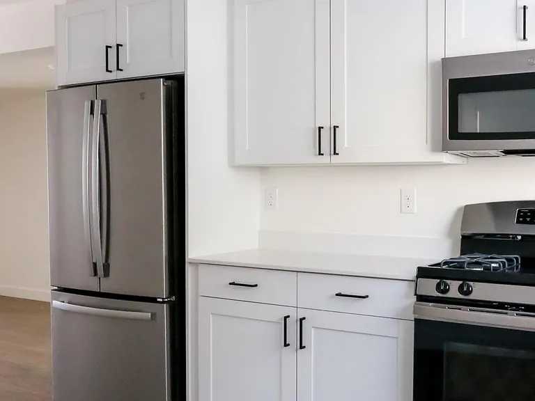 178 S Bushnell Way — Photo 2