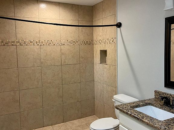 2nd image of 904 N Montgomery St #904