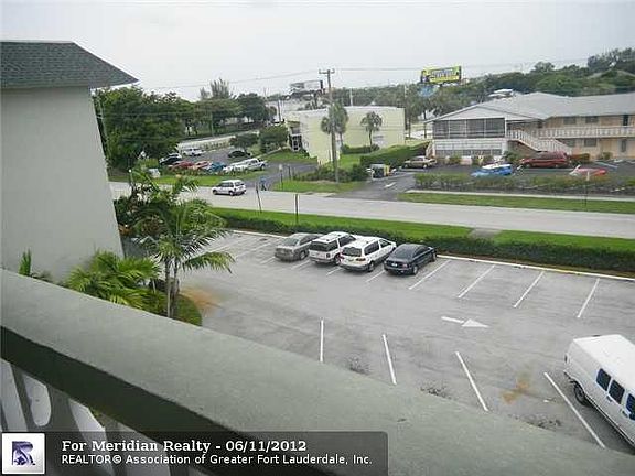 2nd image of 941 Crystal Lake Dr APT 404