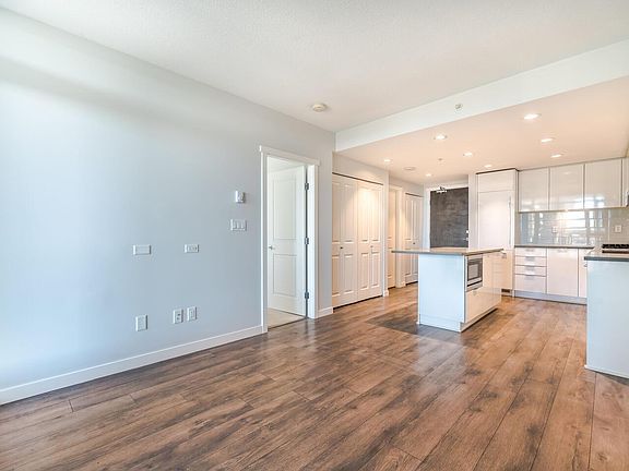 5th image of 2388 Madison Ave #907