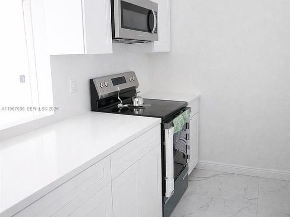 5th image of 915 NE 199th St #20615