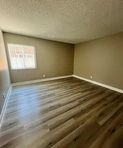 Oak Tree Apartments — Photo 8