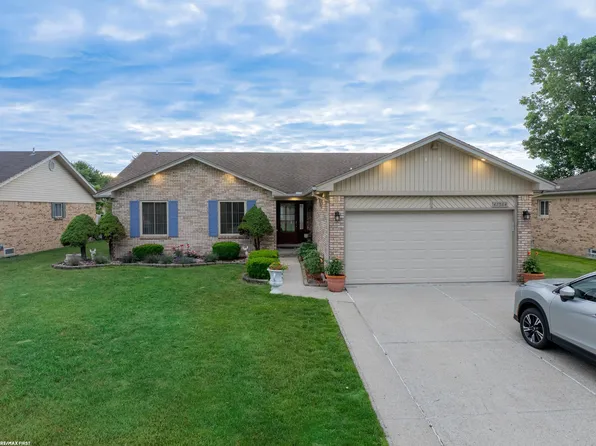 47584 Mount Vesuvius Dr, Macomb, MI 48044