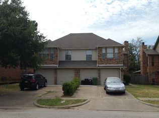 1217 W Hudgins St, Grapevine, TX 76051
