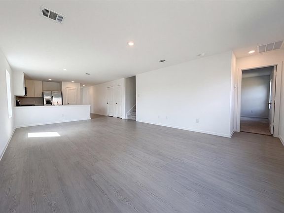 3rd image of 200 Bennett St
