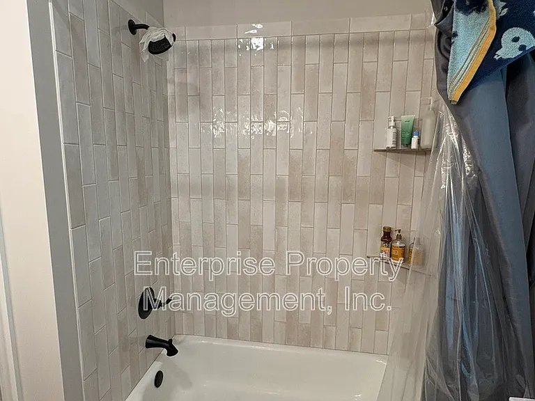 239 McLaughlin Dr — Photo 18