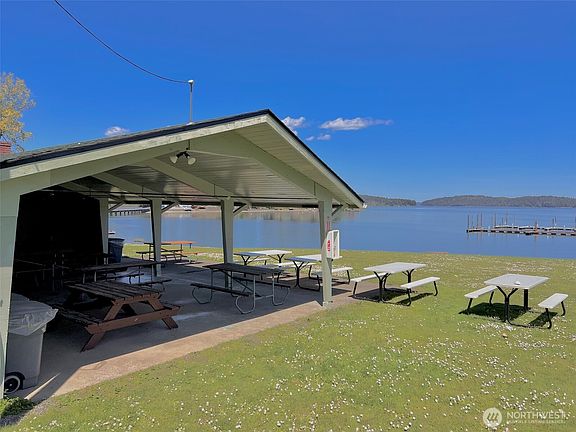 3rd image of 1736 Island Drive NW