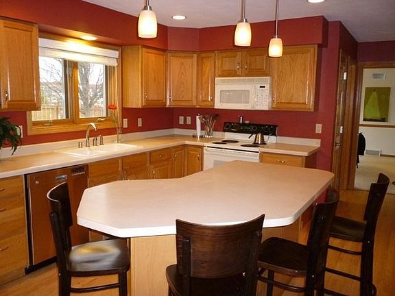 4th image of 5875 Persimmon Dr
