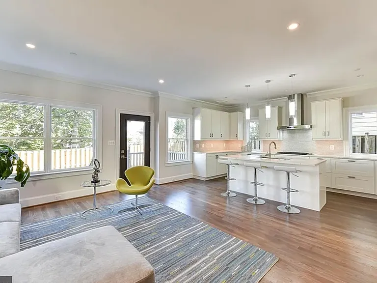 4509 Chestnut St — Photo 3