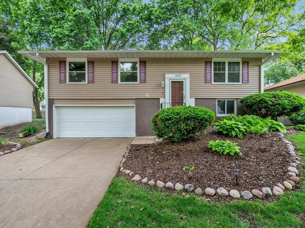 1425 W 54th St, Davenport, IA 52806