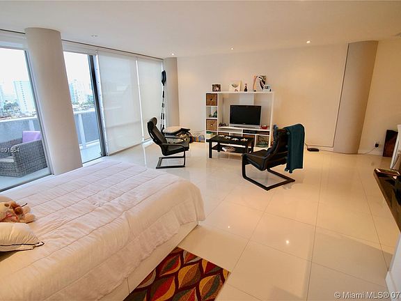 3rd image of 900 Bay Dr APT 1018