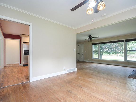 4th image of 2237 Hillsdale Ave