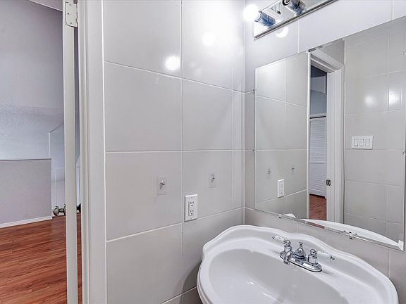 3rd image of 10811 Richmond Ave APT 101