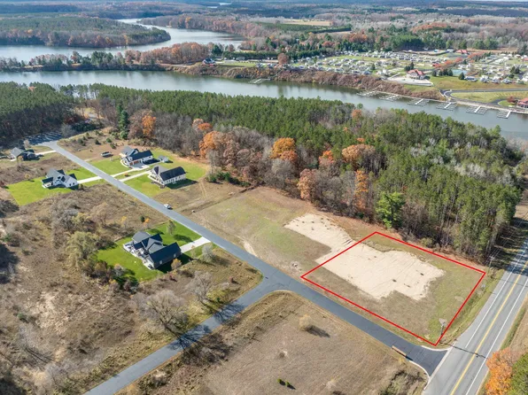 7977 Sandy Ln, Stanwood, MI 49346