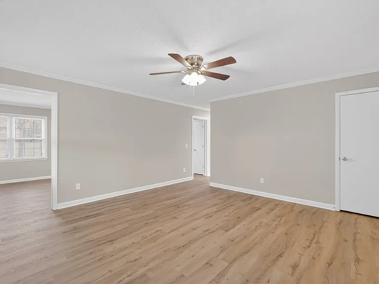 105 Kingwood Ave — Photo 2