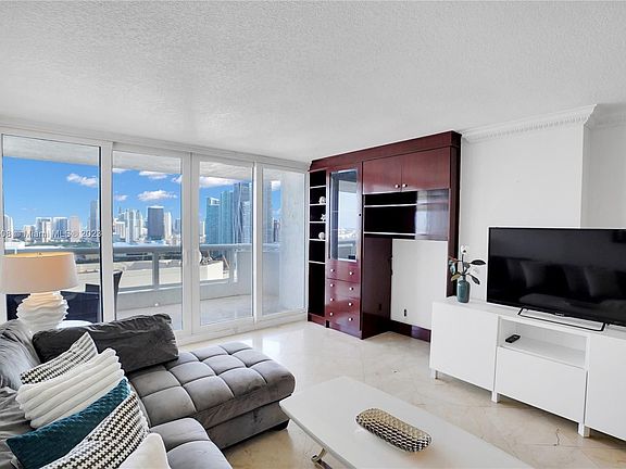 4th image of 1717 N Bayshore Dr #C-4044
