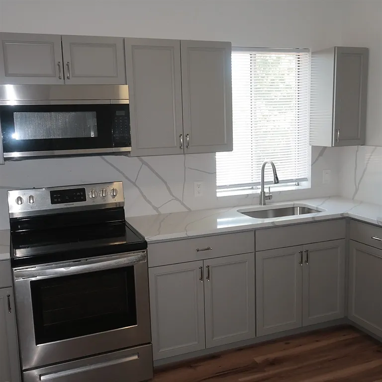 3 bed, 1.0 bath, 850 sqft, $2,900 — Photo 1