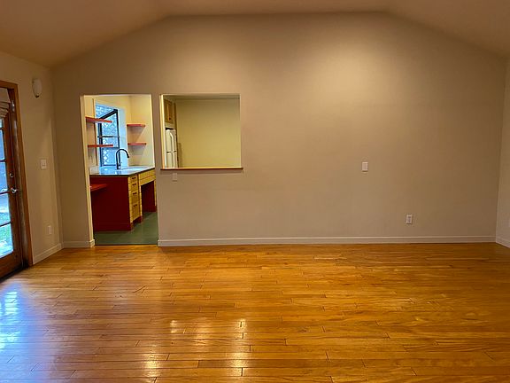 4th image of 543 Central Ave