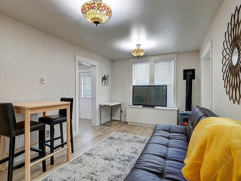 1522 Taylor Ave N #B — Photo 8