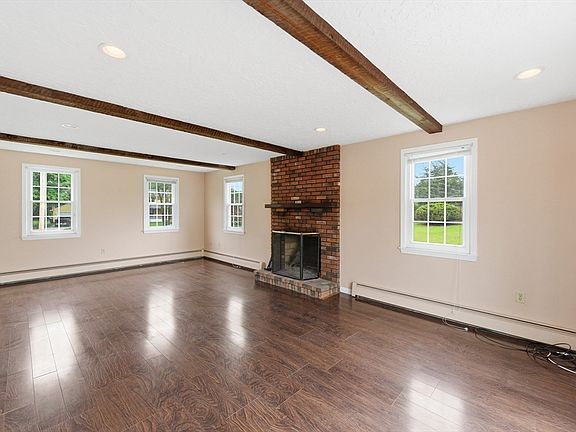 5th image of 319 Whipple Rd