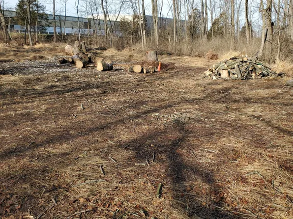 629 Schoolhouse Rd, Sellersville, PA 18960