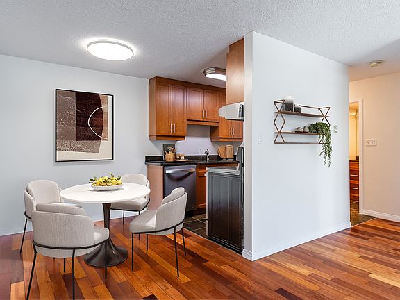 2nd image of 275 W 2nd St #209
