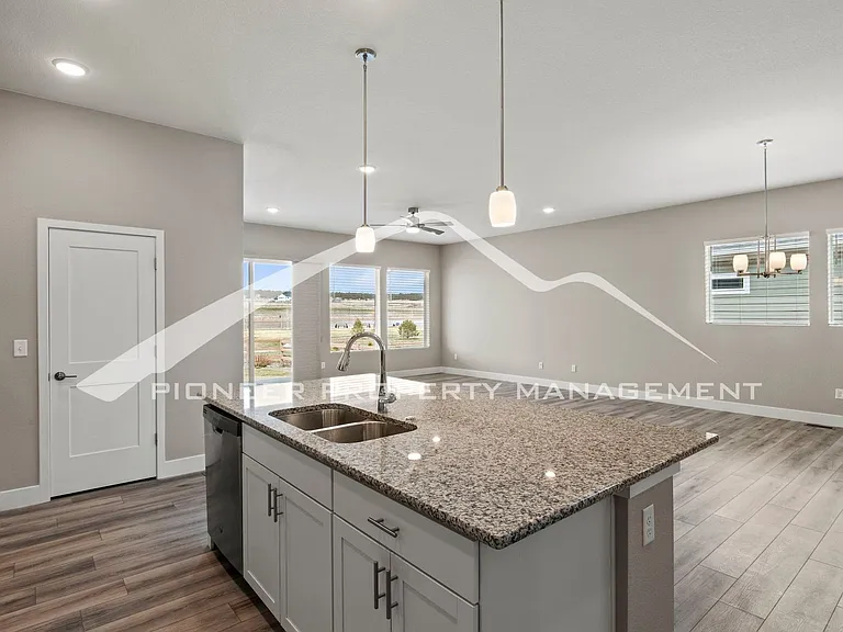 6524 Courtland Pl — Photo 9