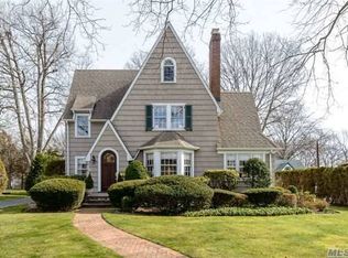 37 Magnolia Ave, Garden City, NY 11530