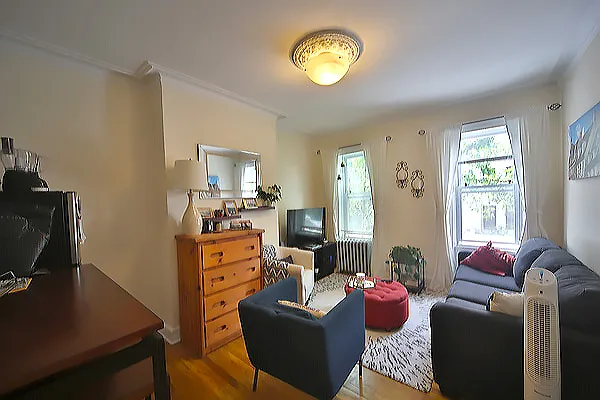 Rented by Metropolitan Realty | media 2