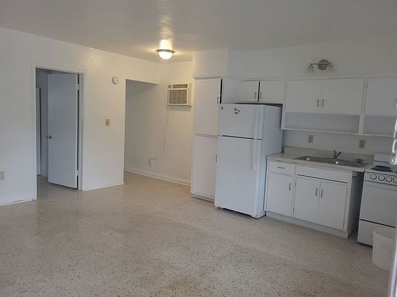 4th image of 823-827 SW 25th St #823