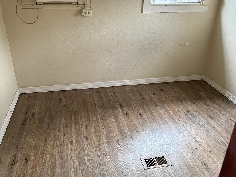 4844 Cottage St — Photo 14
