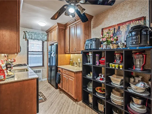 2229 Knapp St APT 1H, Brooklyn, NY 11229