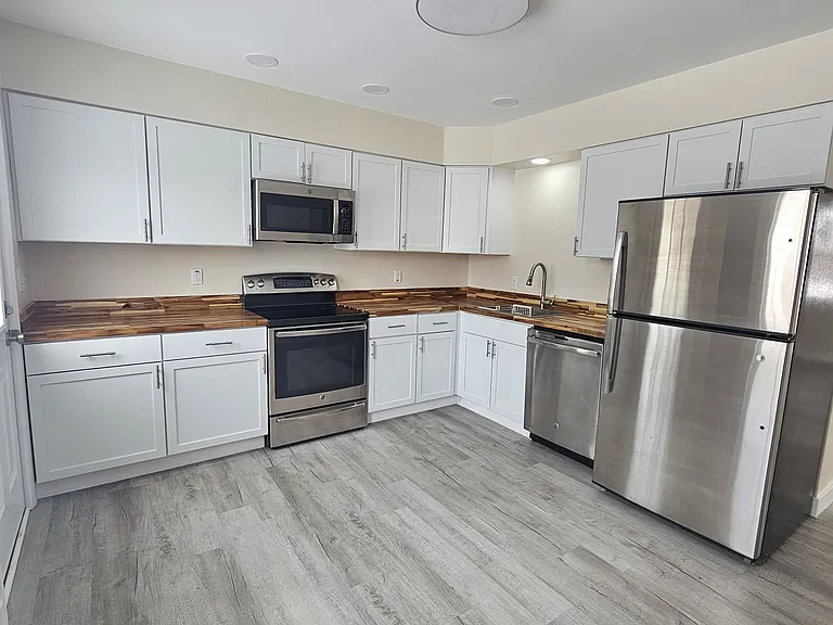507 E Water St — Photo 6