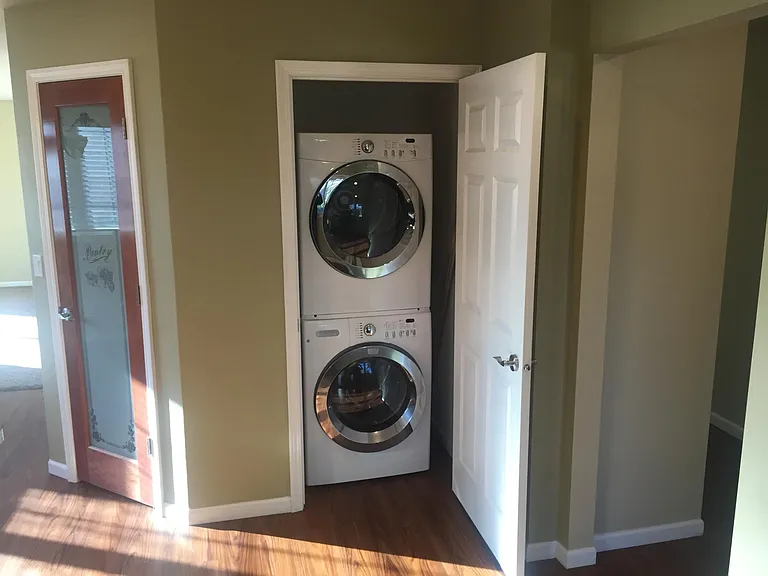 912 Hawthorne Dr — Photo 4