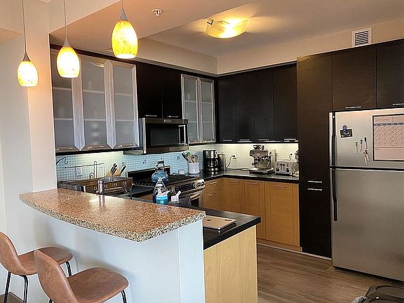 3rd image of 170 King St Unit 1101