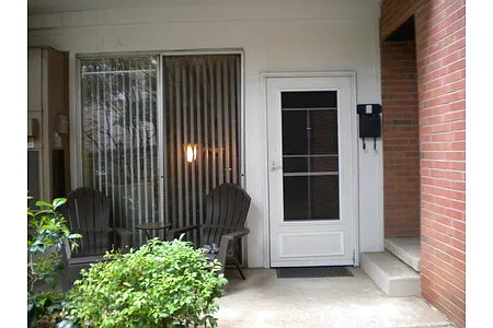 400 Queens Rd Photo 1