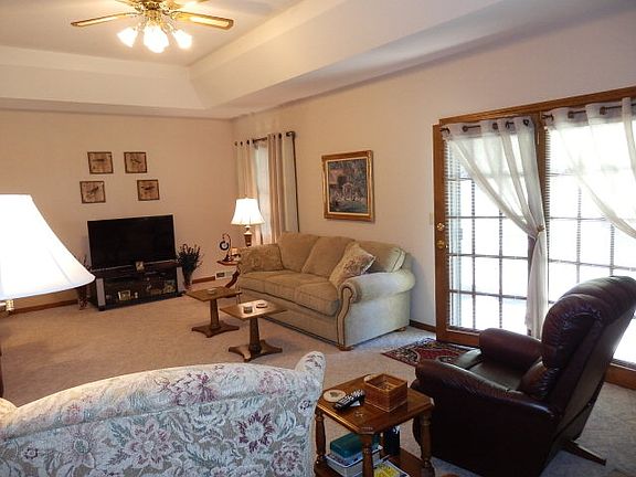 3rd image of 2415 Oak Ln