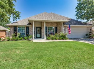 829 Evandale Rd, Burleson, TX 76028