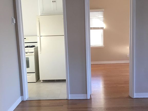 4th image of 3857 Hollypark Pl