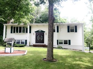 11 Green Valley Dr, Oakdale, CT 06370