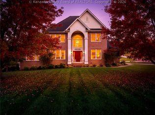 45 Crystal Springs Dr, Winfield, WV 25213