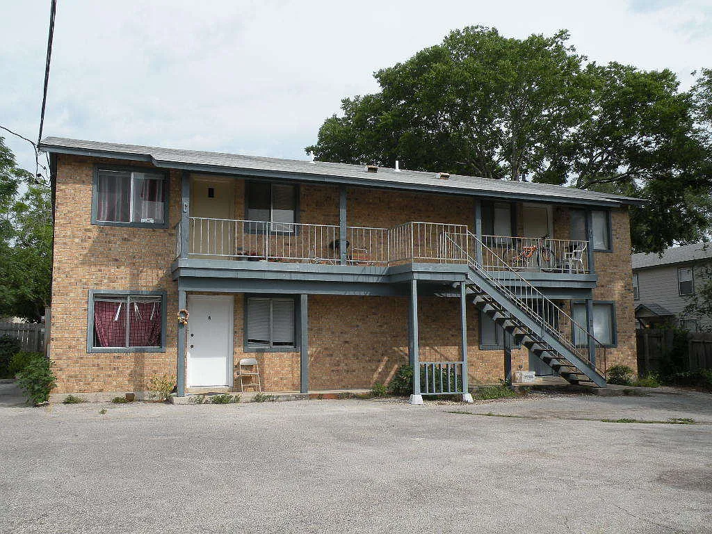 530 W. Hopkins — Photo 1