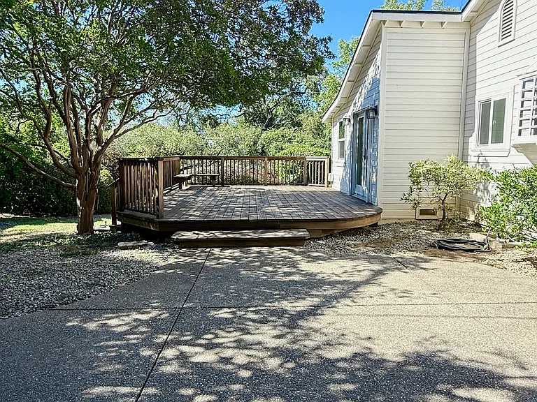 1201 Plum Tree Ln — Photo 21