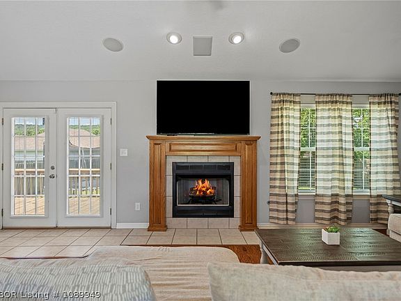 5th image of 1920 Plum Creek Ln